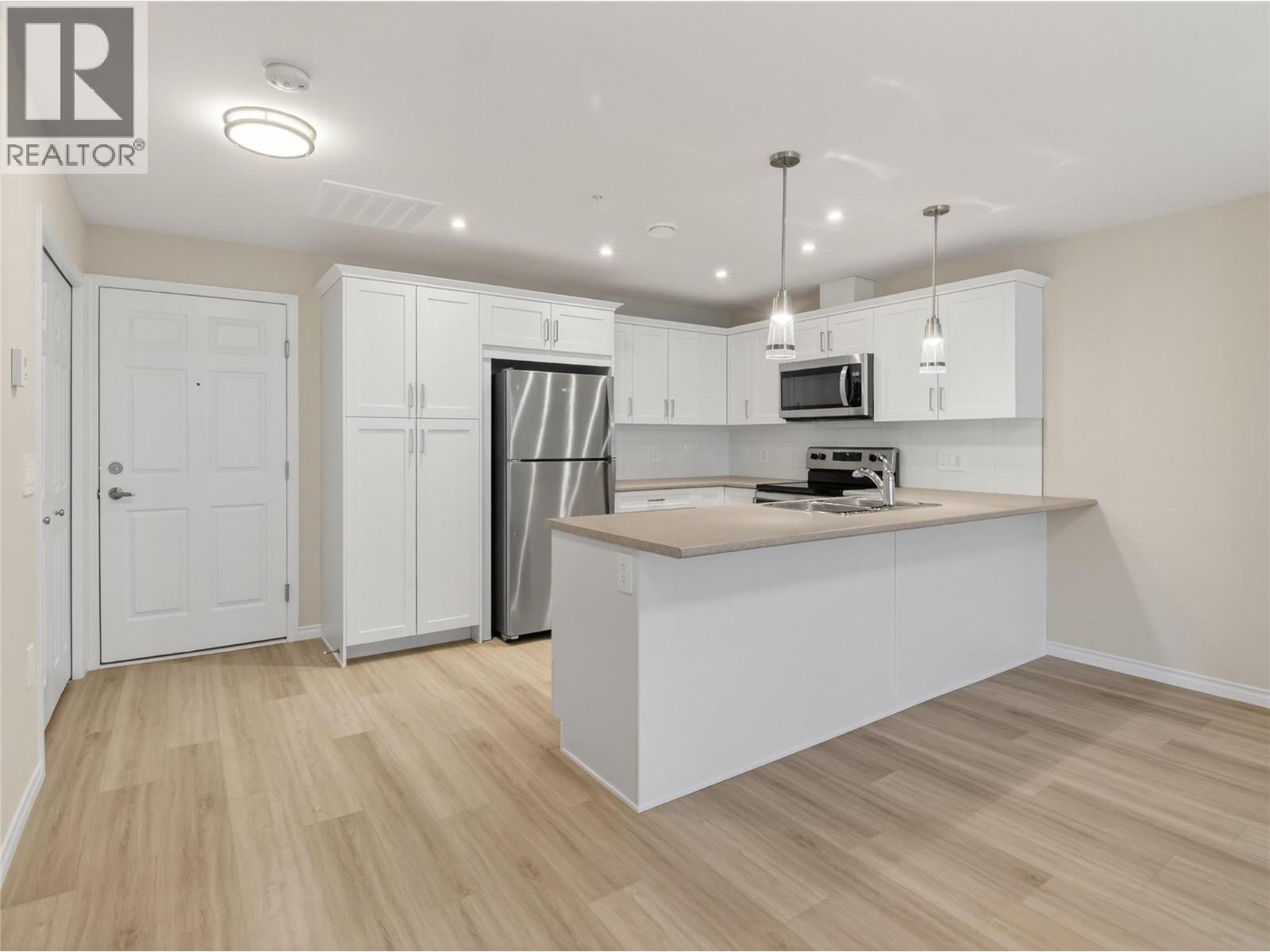 3362 Skaha Lake Road Unit# 604, Penticton, British Columbia  V2A 0J4 - Photo 1 - 197001