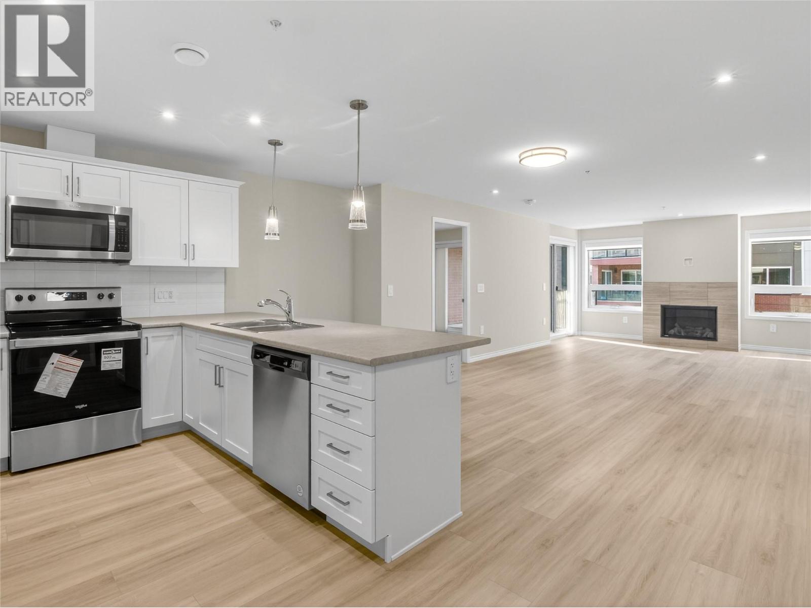 3362 Skaha Lake Road Unit# 604, Penticton, British Columbia  V2A 0J4 - Photo 3 - 197001