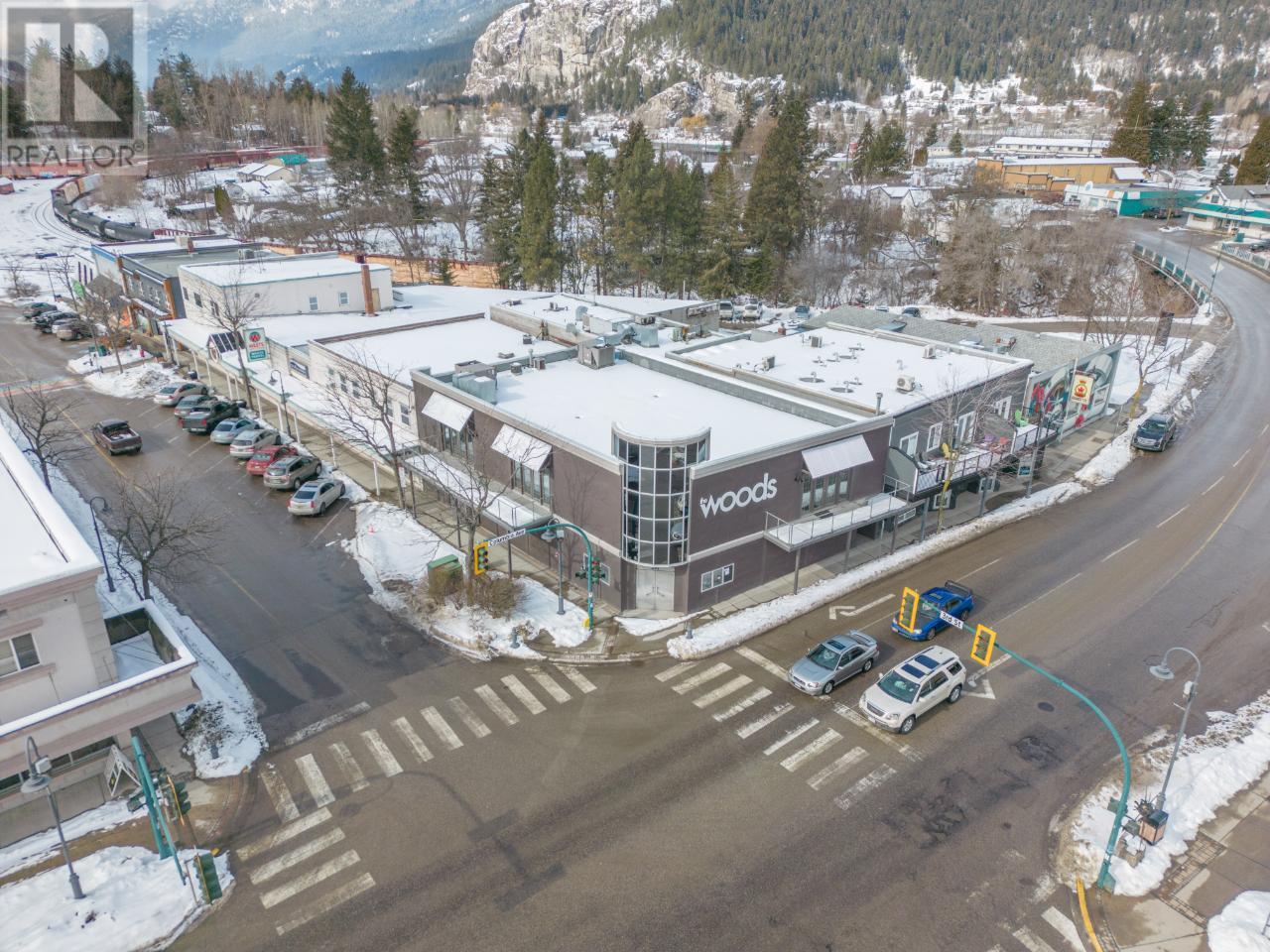 292 Columbia Avenue, Castlegar, British Columbia  V1N 1G4 - Photo 2 - 2469390
