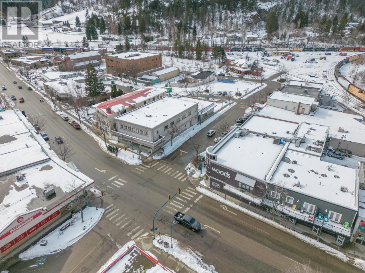 292 Columbia Avenue, Castlegar, British Columbia  V1N 1G4 - Photo 4 - 2469390