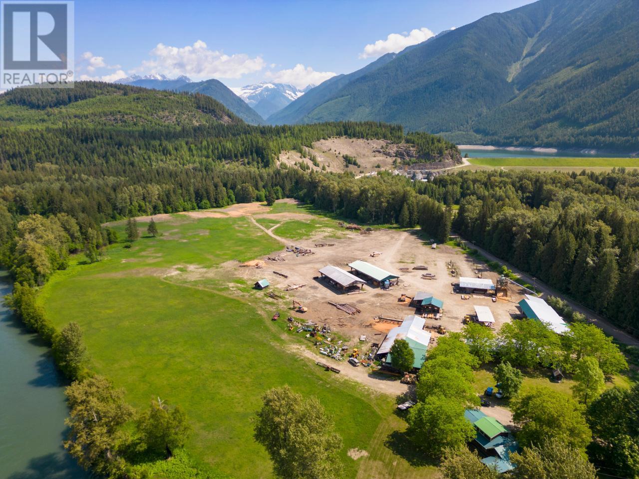 209 Lardeau River Road, Lardeau, British Columbia  V0G 1N0 - Photo 1 - 2471146