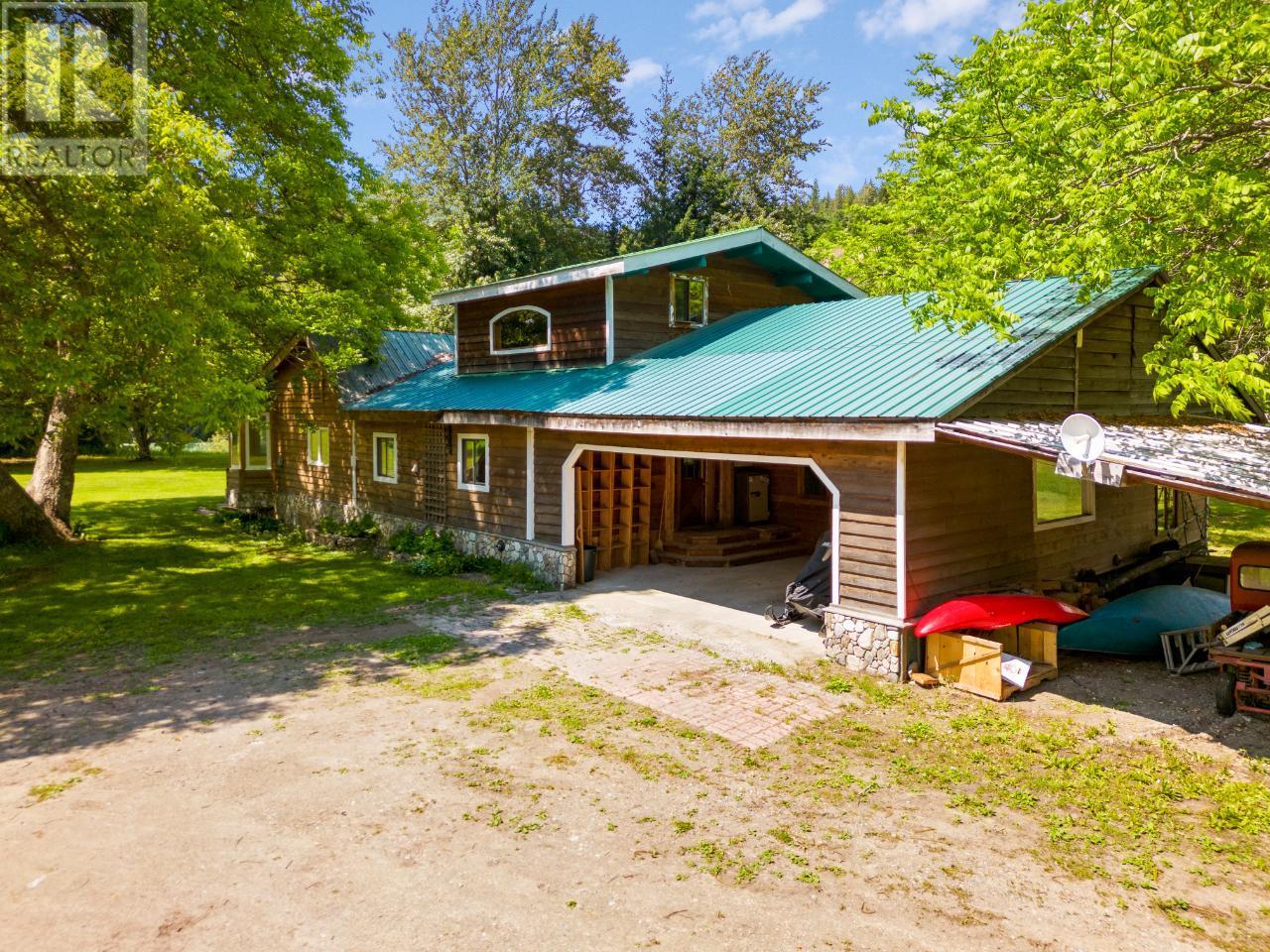 209 Lardeau River Road, Lardeau, British Columbia  V0G 1N0 - Photo 3 - 2471146