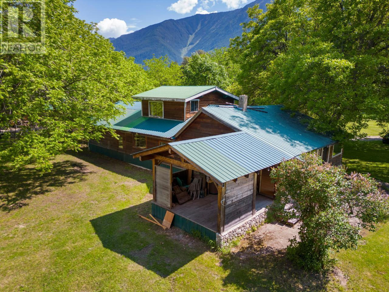 209 Lardeau River Road, Lardeau, British Columbia  V0G 1N0 - Photo 4 - 2471146