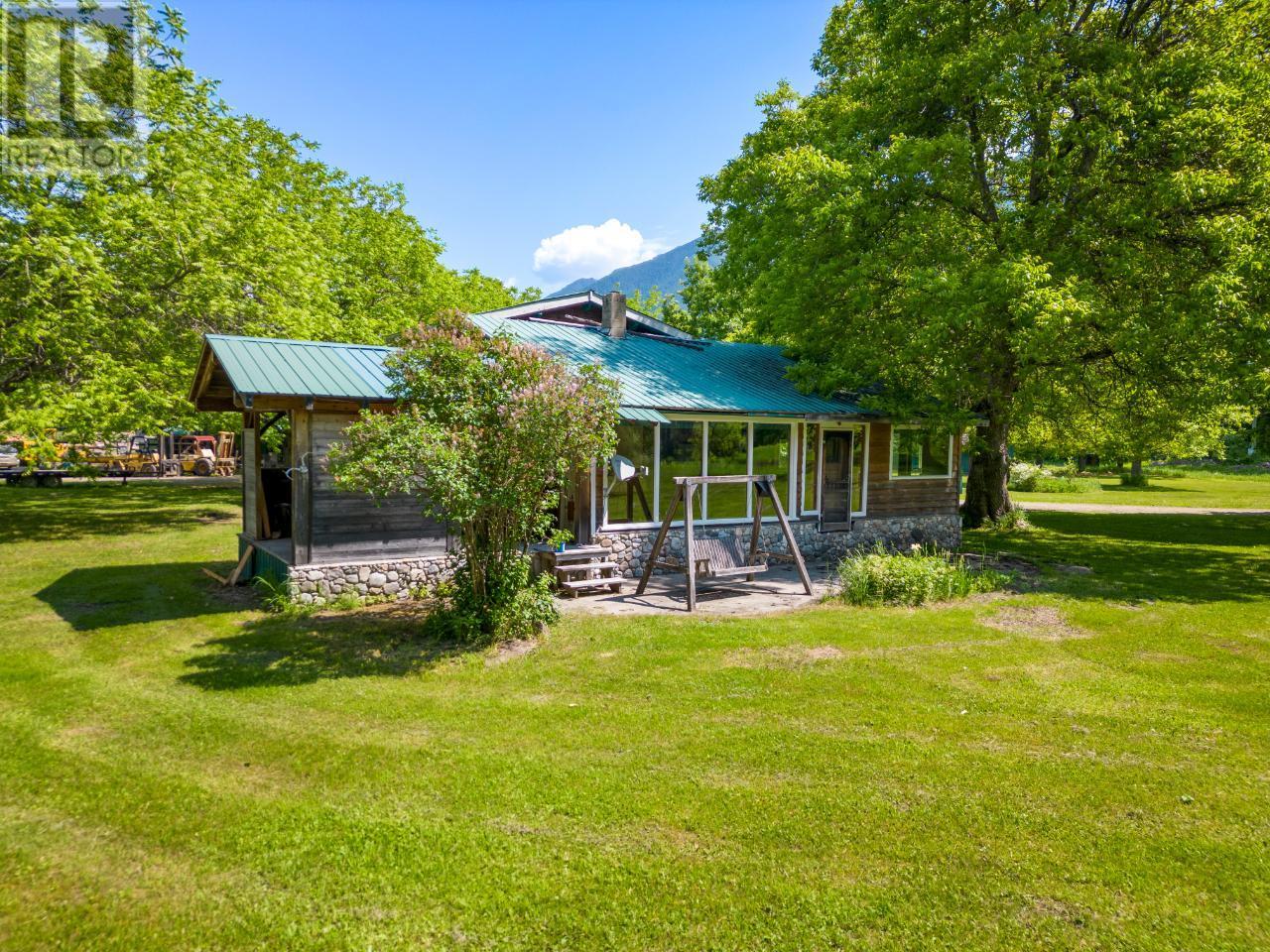 209 Lardeau River Road, Lardeau, British Columbia  V0G 1N0 - Photo 5 - 2471146