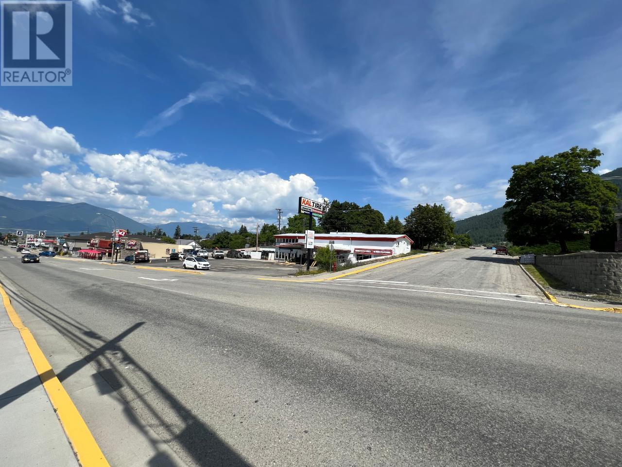 1816 Canyon Street, Creston, British Columbia  V0B 1G0 - Photo 3 - 2471582