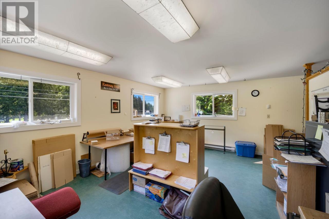 16095 3a Highway, Crawford Bay, British Columbia  V0B 1E0 - Photo 44 - 2471811