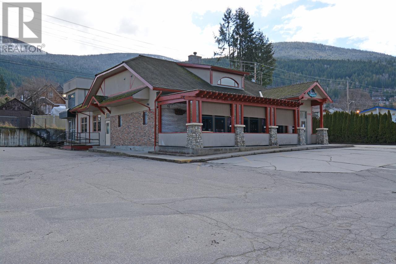 712 Nelson Avenue, Nelson, British Columbia  V1L 2N7 - Photo 2 - 2472075