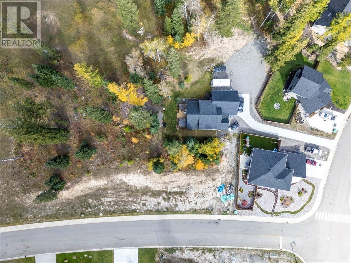 2268 Black Hawk Drive, Sparwood, British Columbia  V0B 2G2 - Photo 14 - 2473658