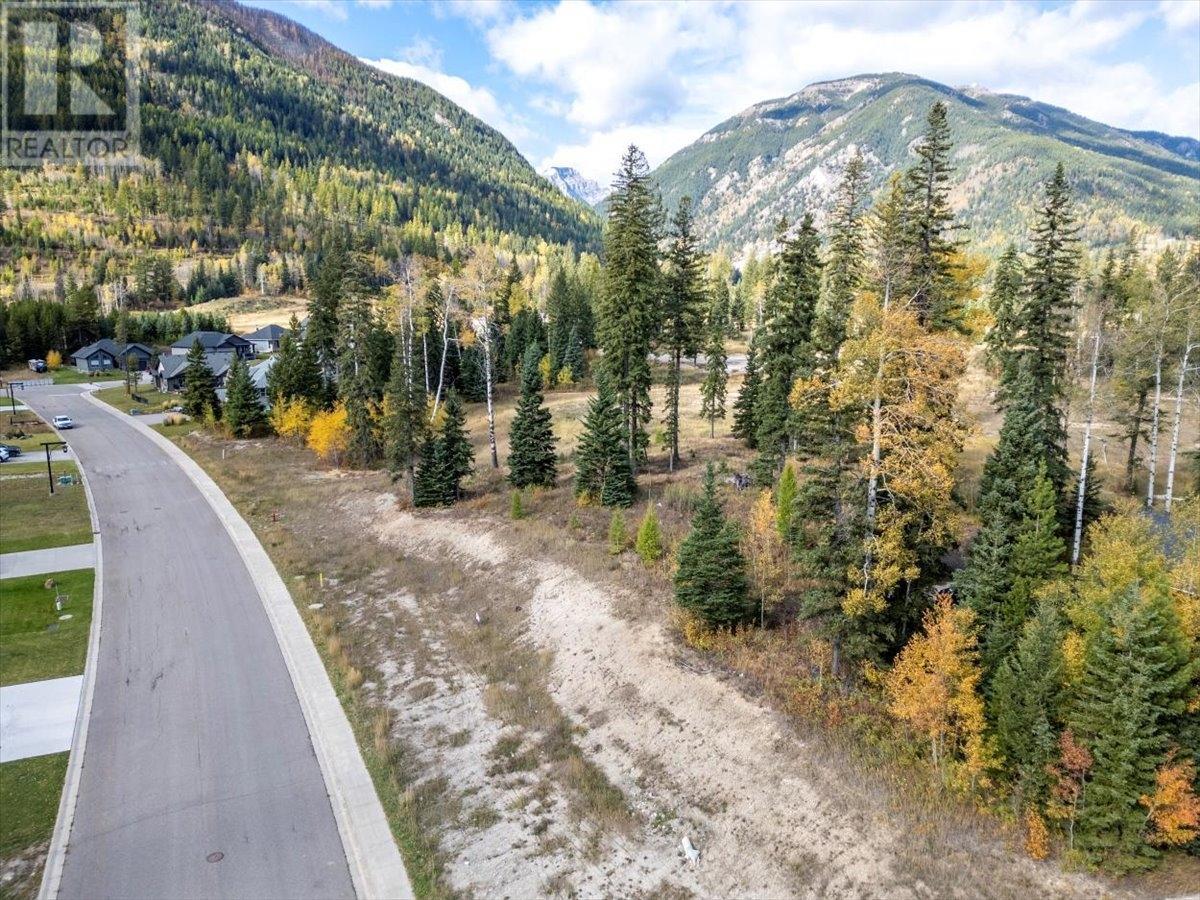 2268 Black Hawk Drive, Sparwood, British Columbia  V0B 2G2 - Photo 16 - 2473658
