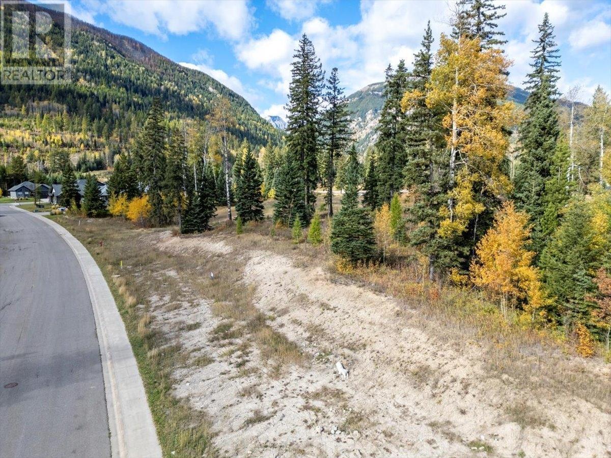 2268 Black Hawk Drive, Sparwood, British Columbia  V0B 2G2 - Photo 17 - 2473658