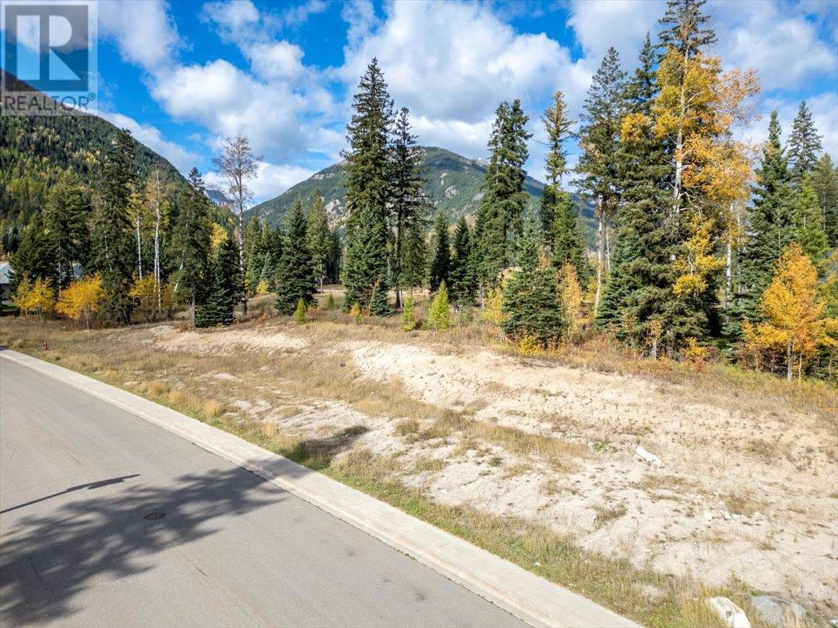 2268 Black Hawk Drive, Sparwood, British Columbia  V0B 2G2 - Photo 18 - 2473658