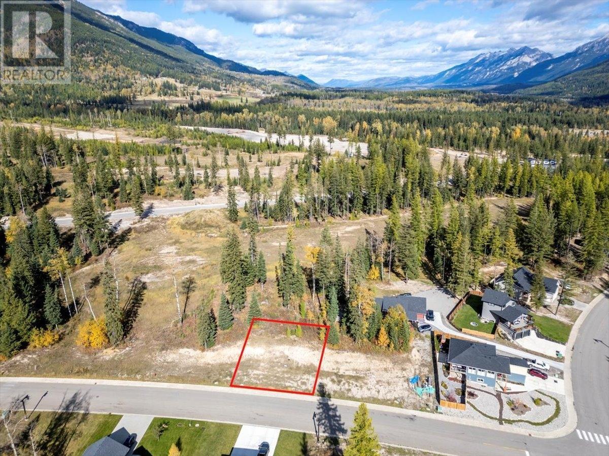 2268 Black Hawk Drive, Sparwood, British Columbia  V0B 2G2 - Photo 3 - 2473658