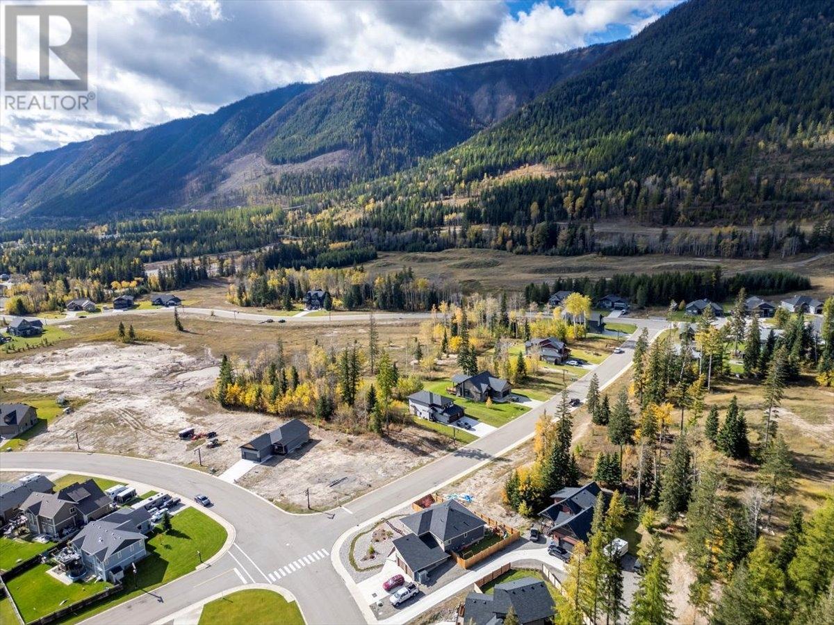 2268 Black Hawk Drive, Sparwood, British Columbia  V0B 2G2 - Photo 6 - 2473658