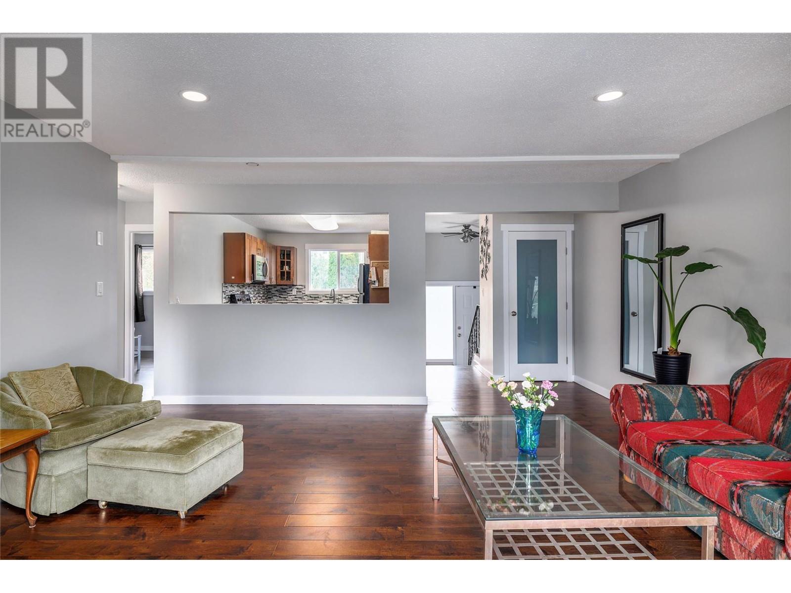 2161 Scenic Road Unit# 3, Kelowna, British Columbia  V1V 2H8 - Photo 2 - 10288425