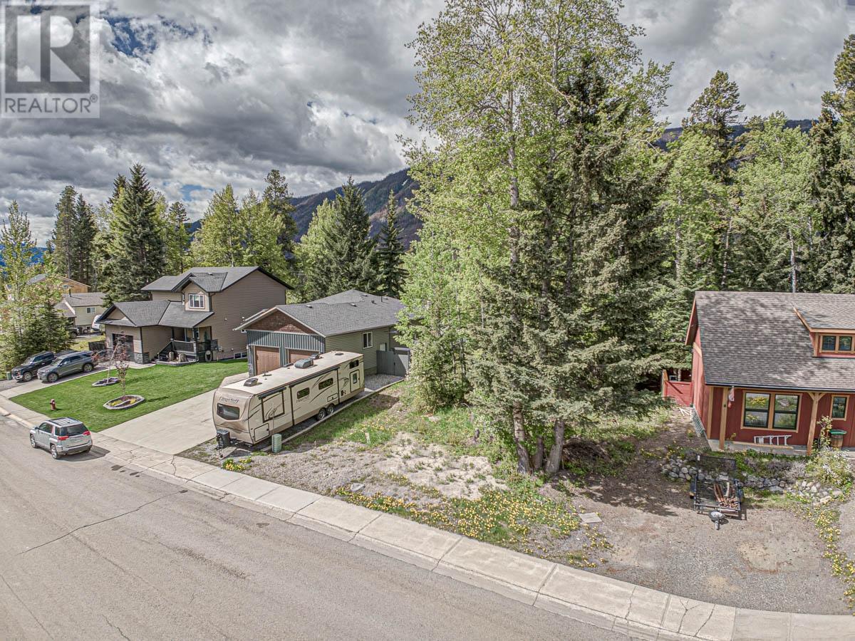 1323 Wildwood Drive, Sparwood, British Columbia  V0B 2G2 - Photo 10 - 2474466