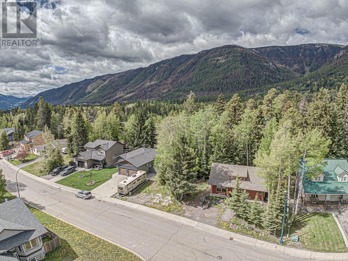 1323 Wildwood Drive, Sparwood, British Columbia  V0B 2G2 - Photo 2 - 2474466