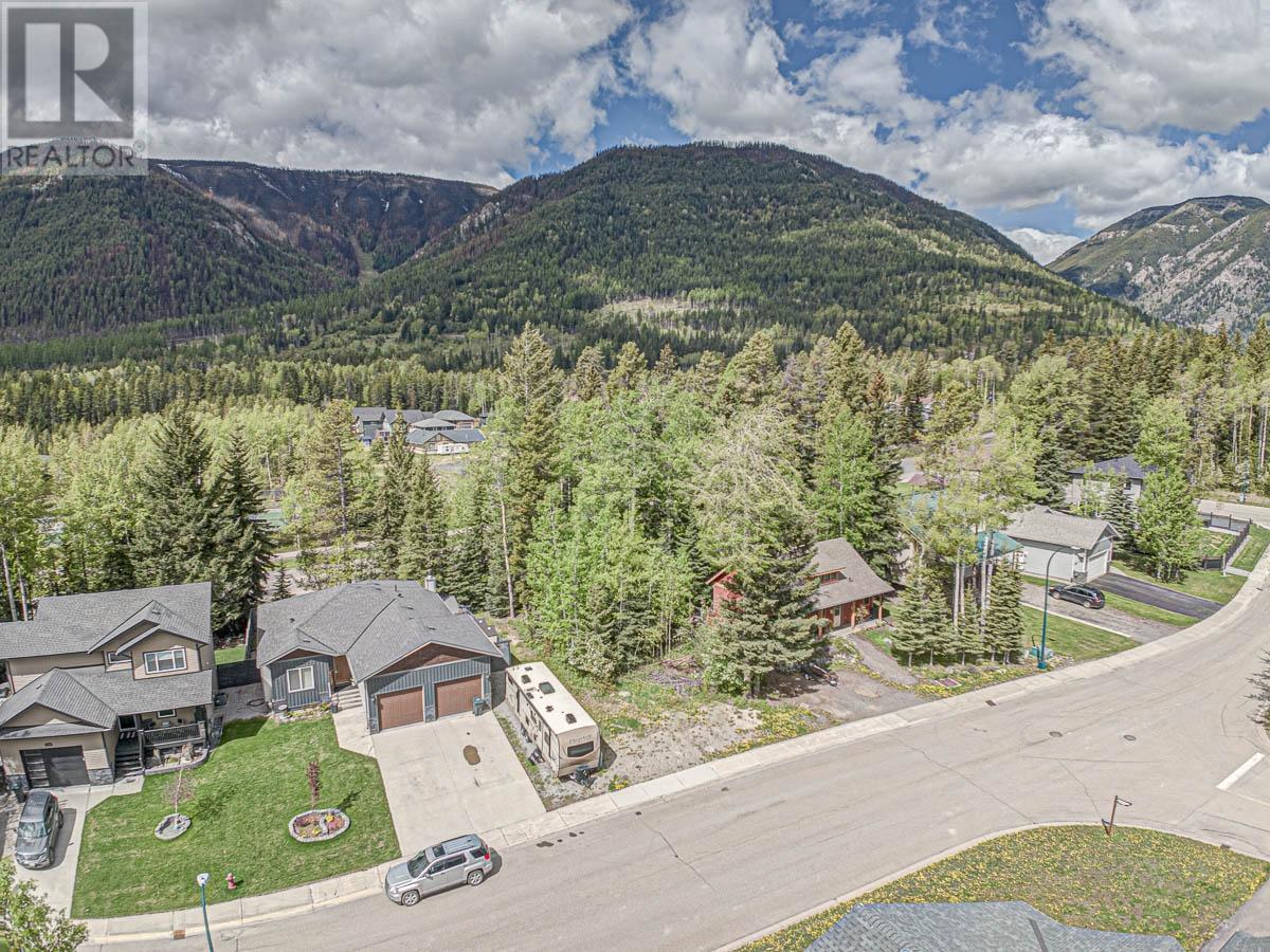 1323 Wildwood Drive, Sparwood, British Columbia  V0B 2G2 - Photo 3 - 2474466