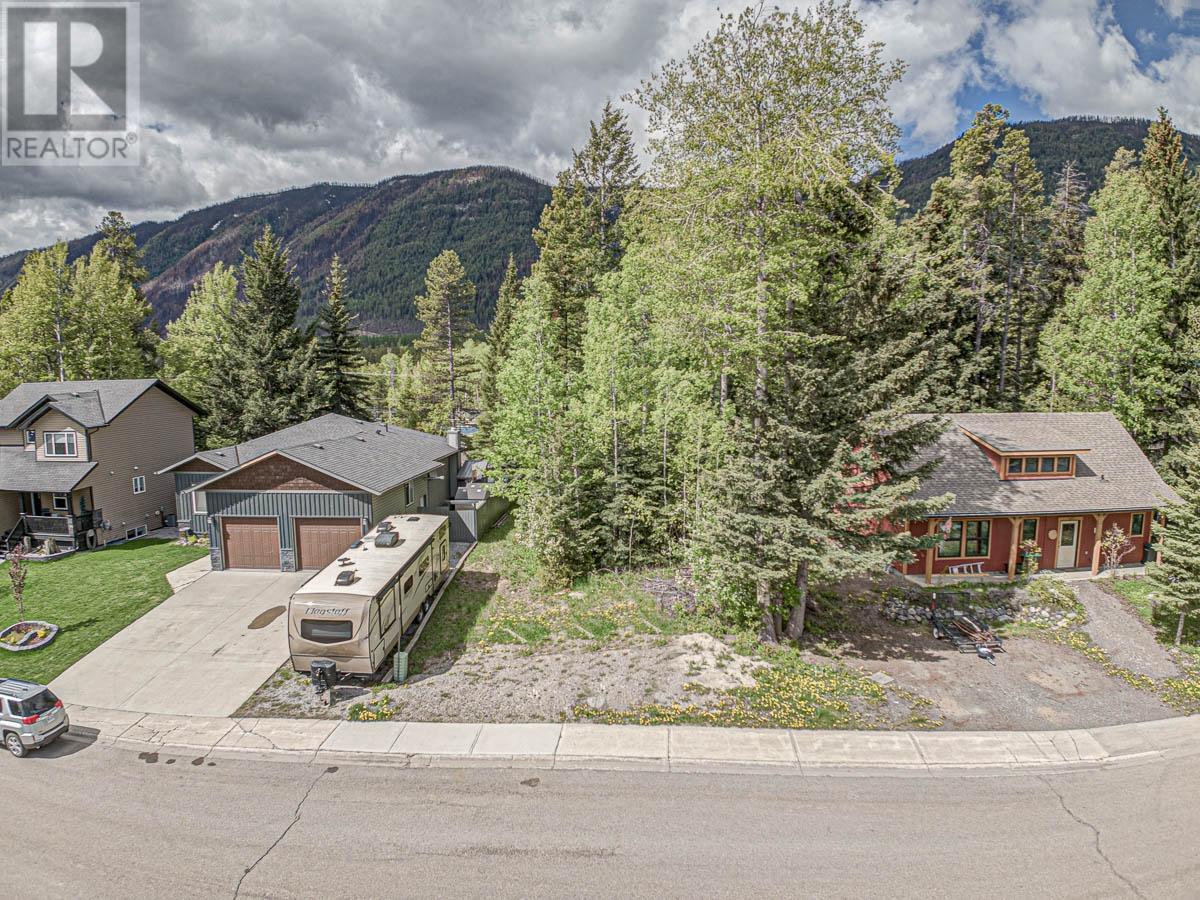 1323 Wildwood Drive, Sparwood, British Columbia  V0B 2G2 - Photo 8 - 2474466