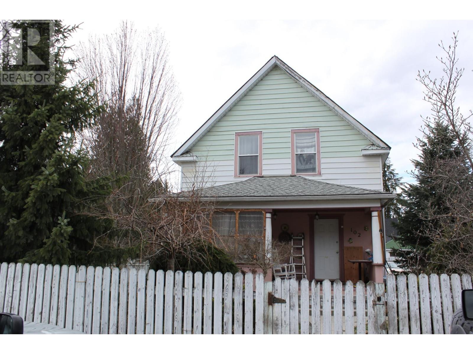 102 1st Avenue, Nakusp, British Columbia  V0G 1R0 - Photo 1 - 2474550