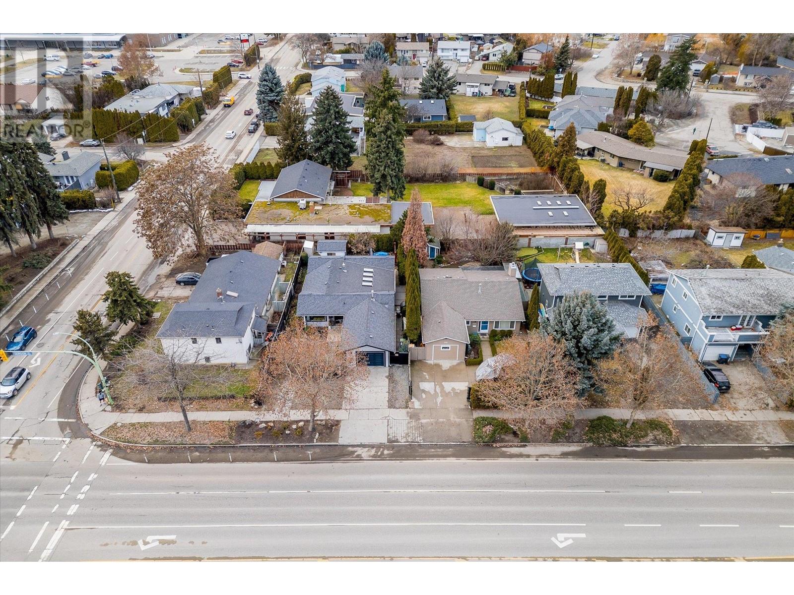 1198 Raymer Avenue, Kelowna, British Columbia  V1Y 5A1 - Photo 1 - 10305115