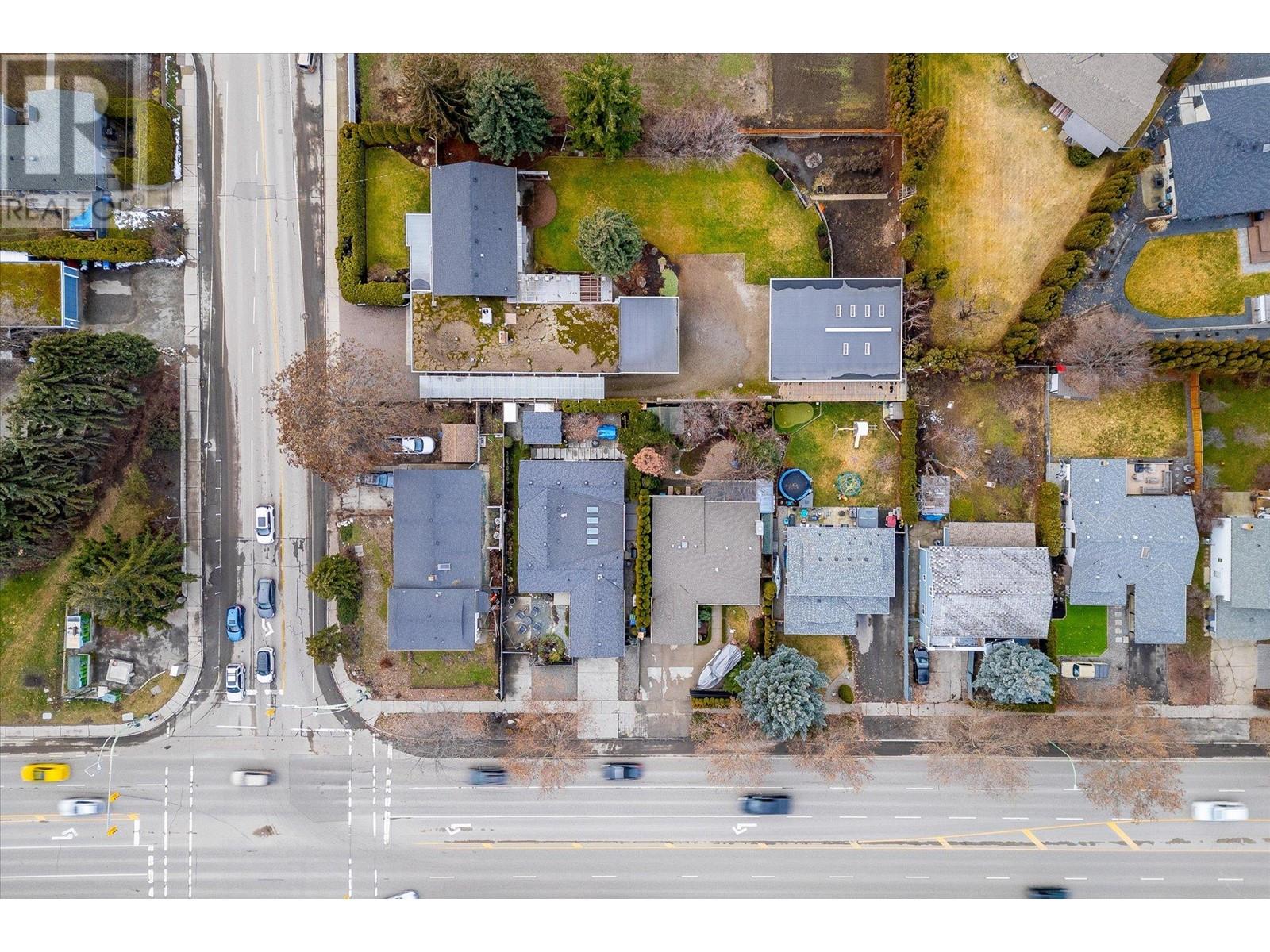 1198 Raymer Avenue, Kelowna, British Columbia  V1Y 5A1 - Photo 2 - 10305115