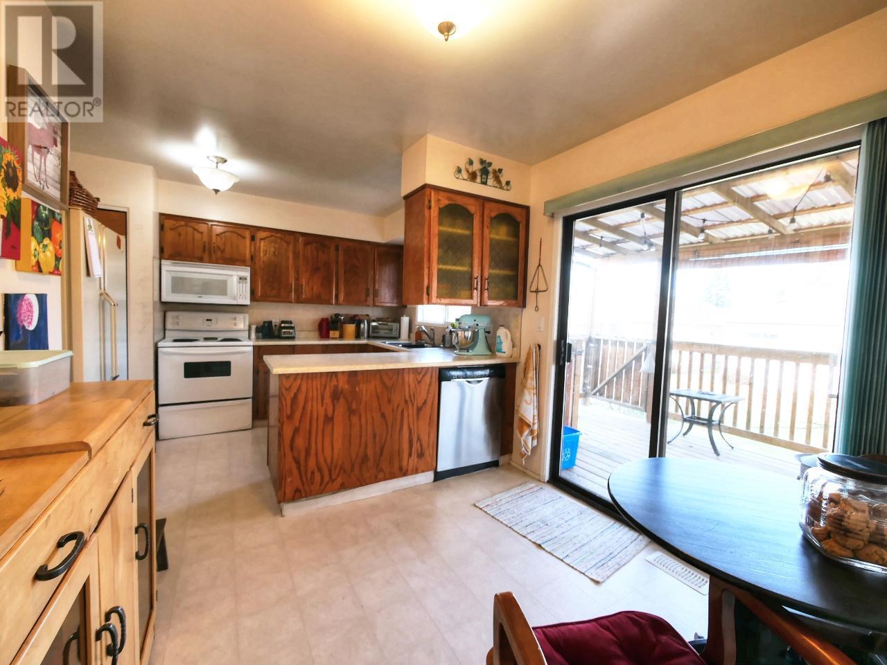 1818 Ash Street, Creston, British Columbia  V0B 1G5 - Photo 3 - 2475243