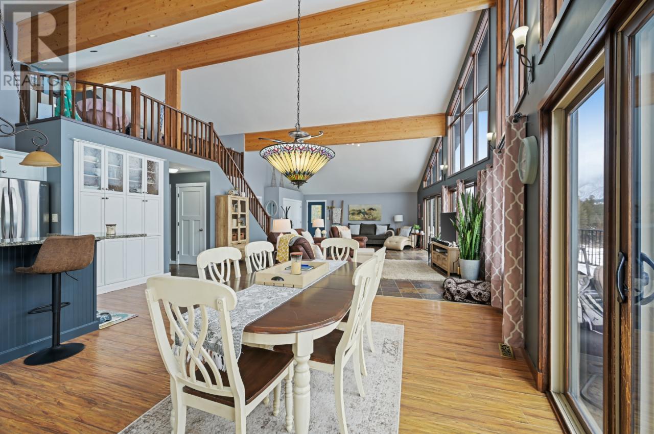 5991 Edgewater South Approach Road, Edgewater, British Columbia  V0A 1E0 - Photo 17 - 2475357