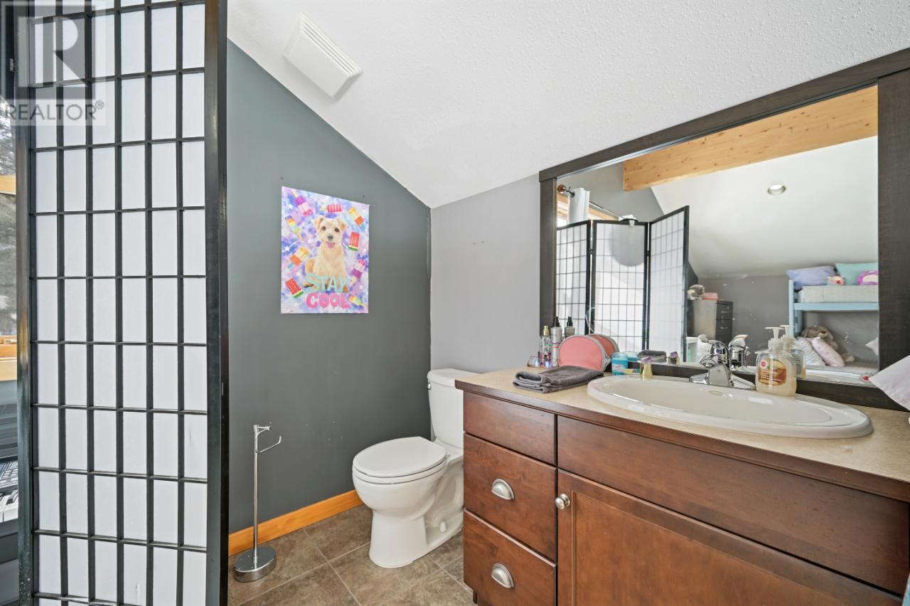 5991 Edgewater South Approach Road, Edgewater, British Columbia  V0A 1E0 - Photo 32 - 2475357
