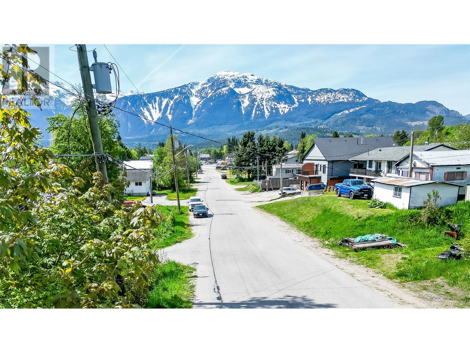 307 Humbert Street, Revelstoke, British Columbia  V0E 2S2 - Photo 2 - 10306516