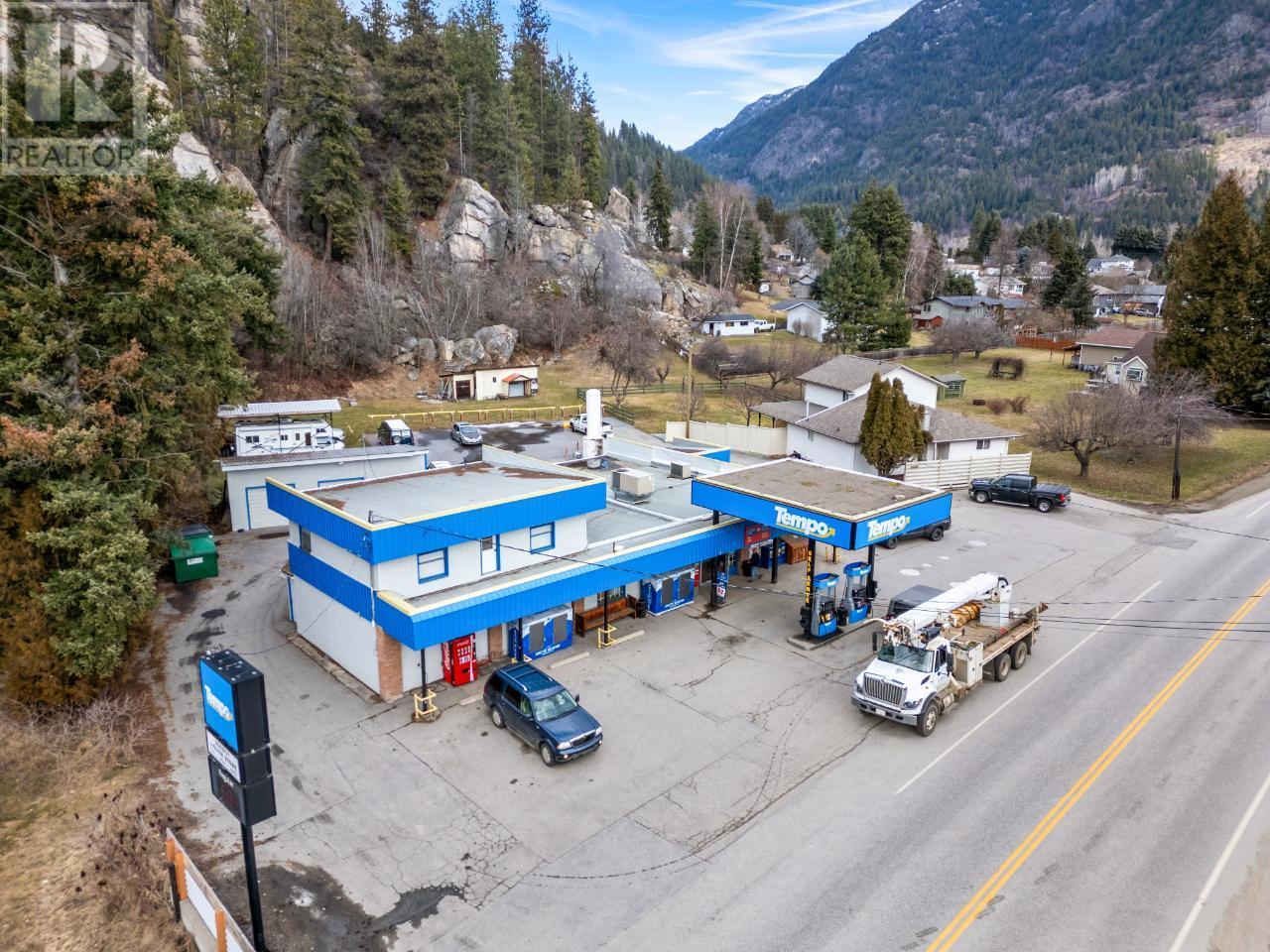 2593 Broadwater Road, Castlegar, British Columbia  V0G 1X0 - Photo 1 - 2475519