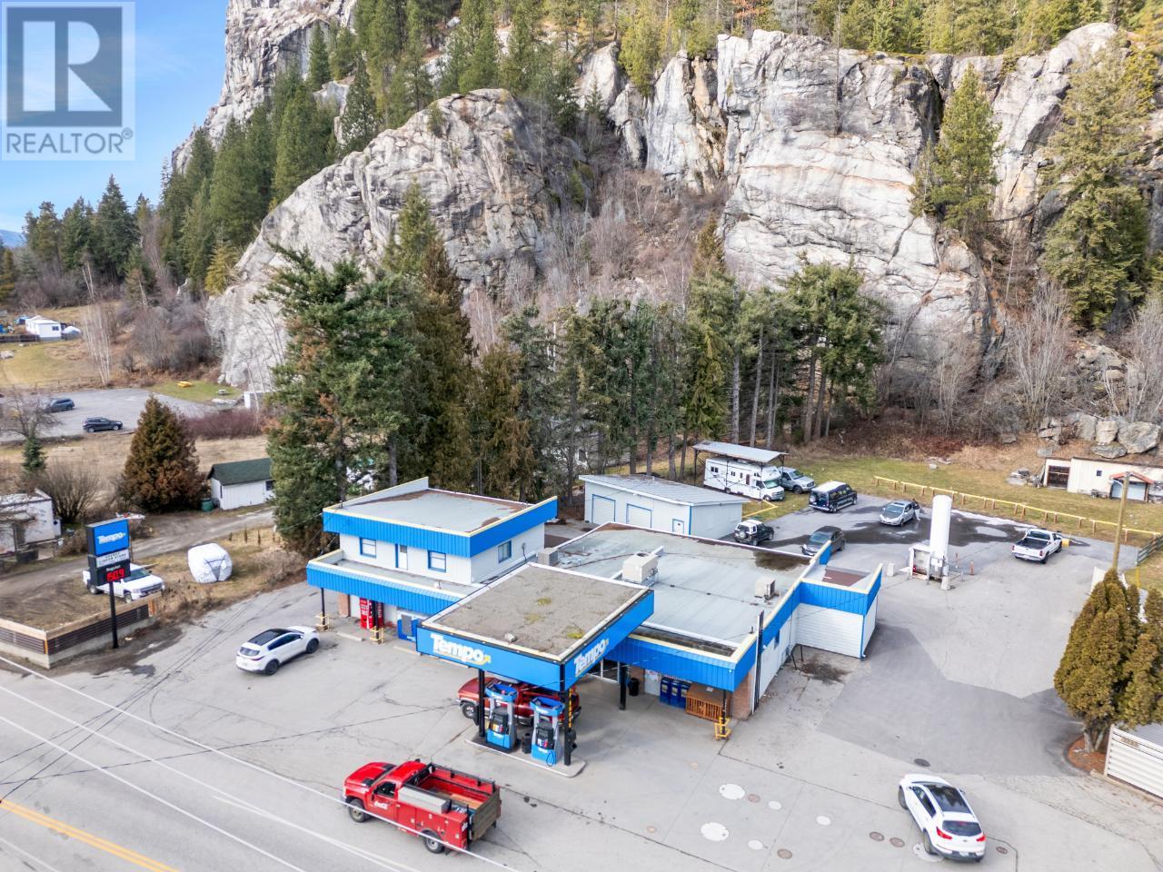 2593 Broadwater Road, Castlegar, British Columbia  V0G 1X0 - Photo 2 - 2475519