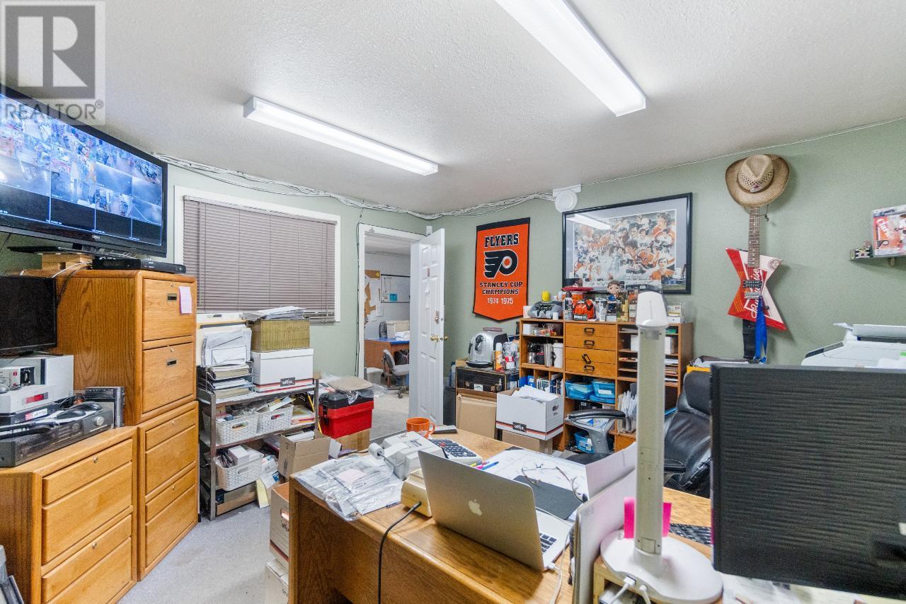 2593 Broadwater Road, Castlegar, British Columbia  V0G 1X0 - Photo 36 - 2475519