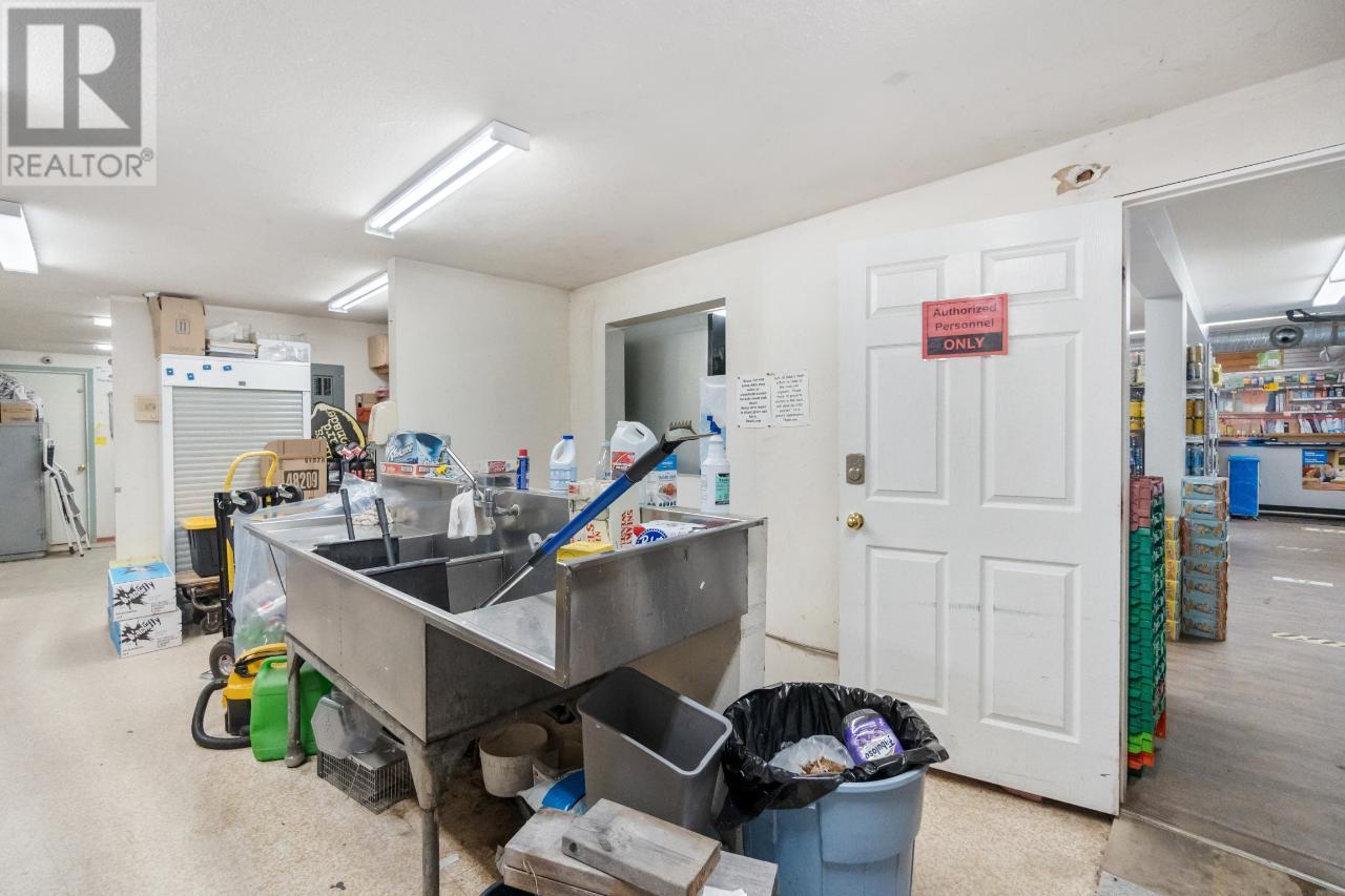 2593 Broadwater Road, Castlegar, British Columbia  V0G 1X0 - Photo 41 - 2475519