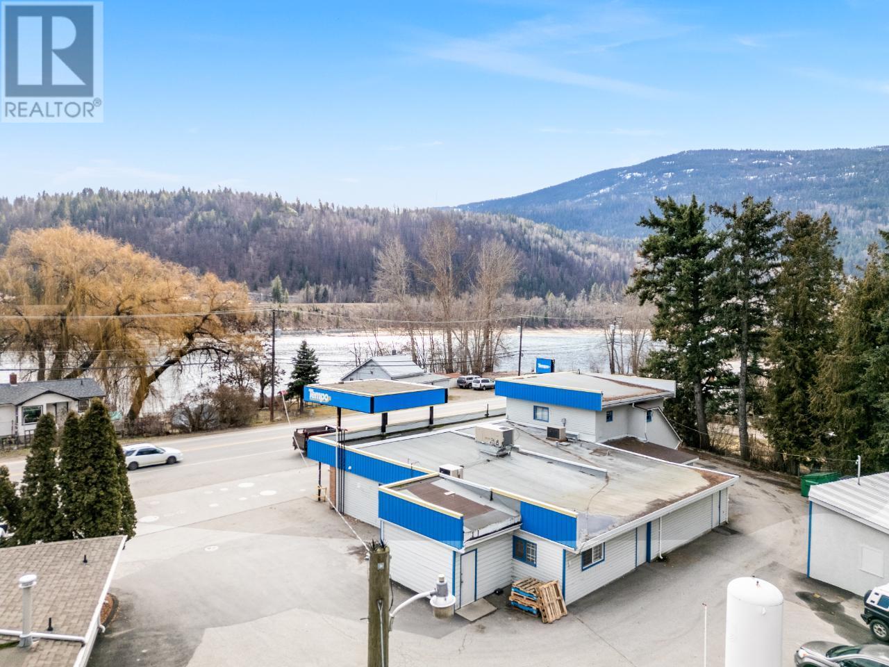 2593 Broadwater Road, Castlegar, British Columbia  V0G 1X0 - Photo 5 - 2475519