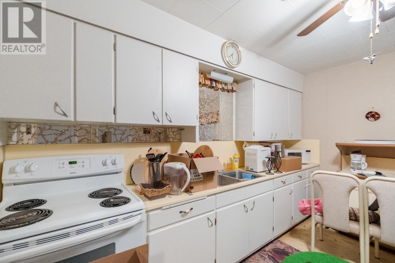 2593 Broadwater Road, Castlegar, British Columbia  V0G 1X0 - Photo 51 - 2475519
