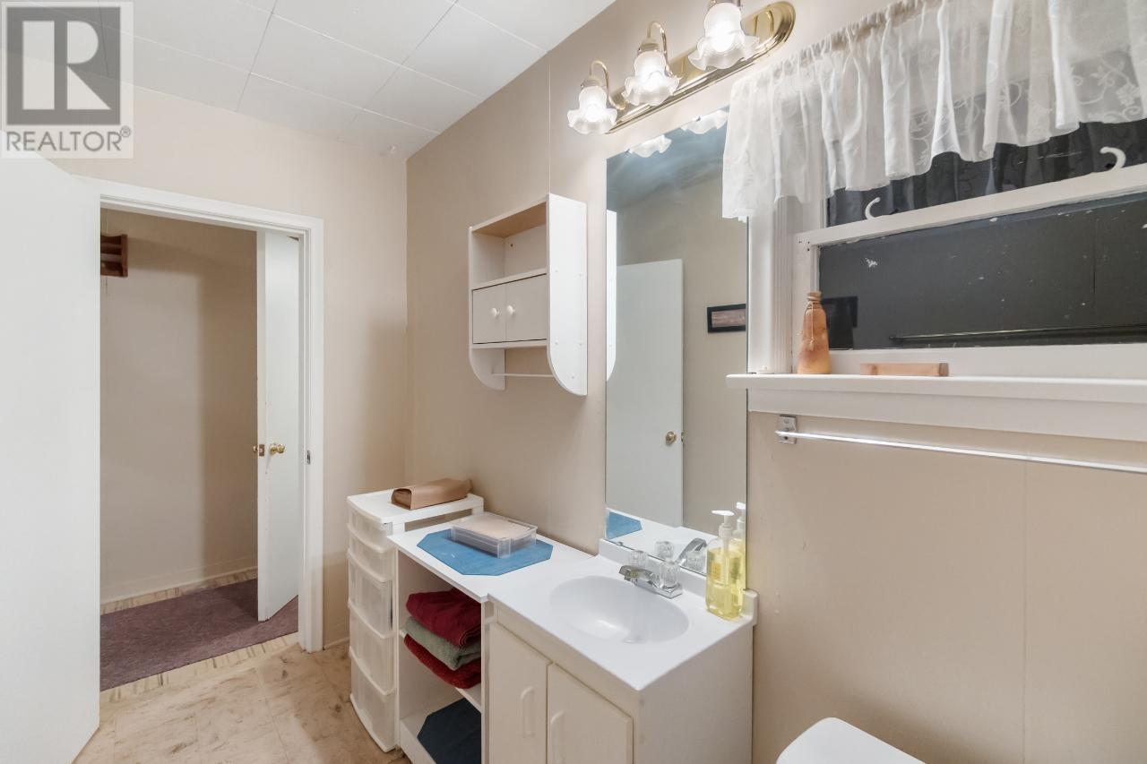 2593 Broadwater Road, Castlegar, British Columbia  V0G 1X0 - Photo 56 - 2475519