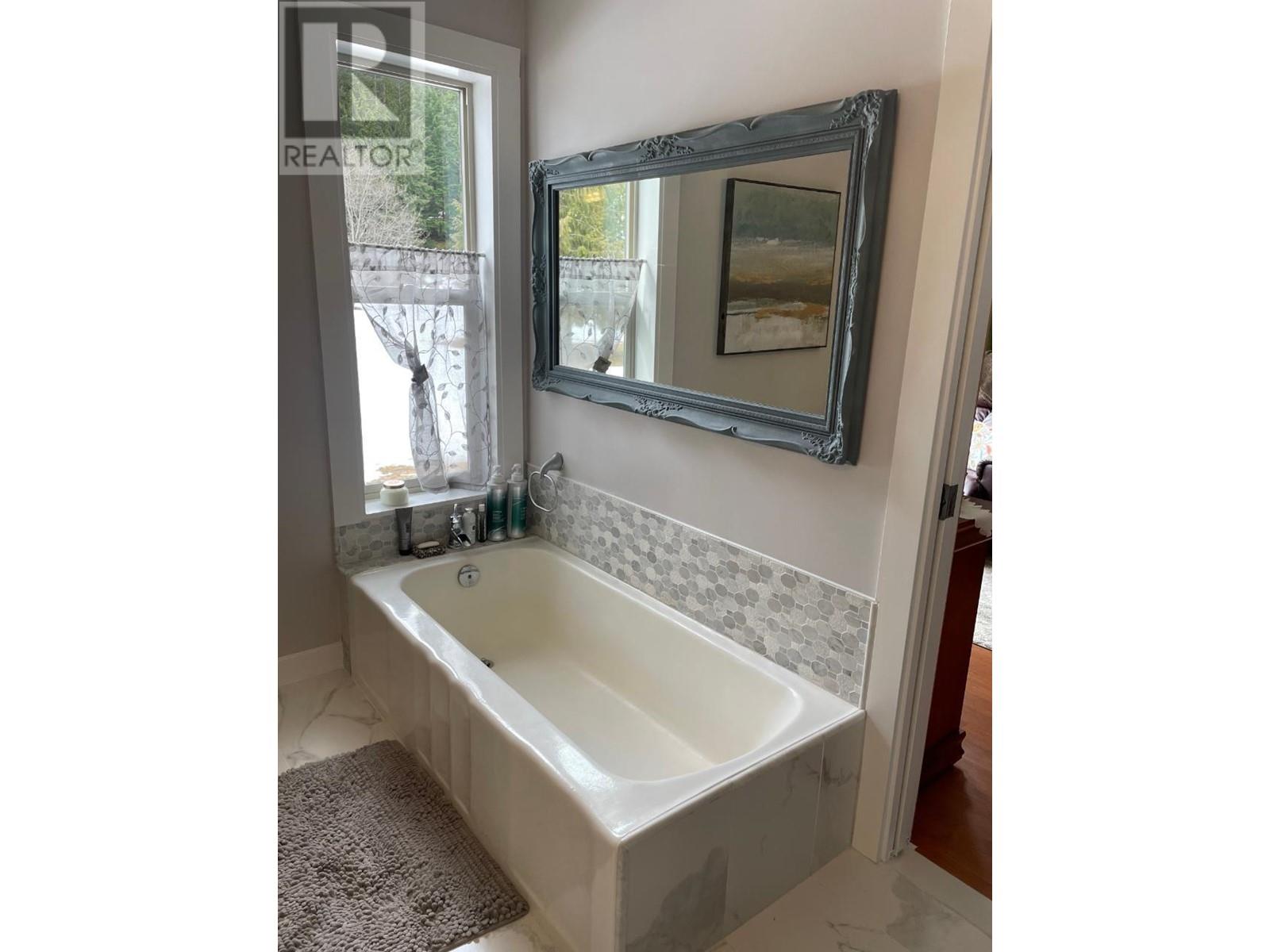 153 Wildwood Road, Nakusp, British Columbia  V0G 1R1 - Photo 23 - 2475635