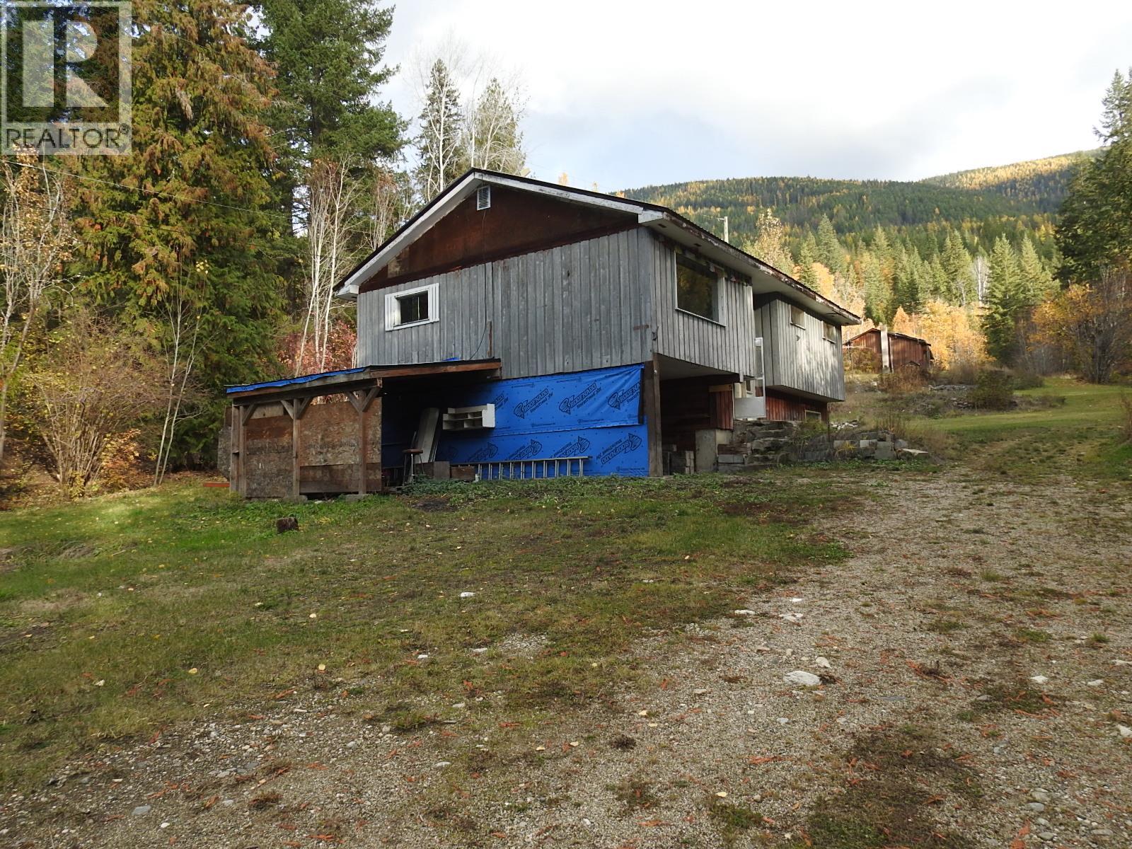 50 East Poirier Road, Mara, British Columbia  V0E 2K0 - Photo 5 - 10308875