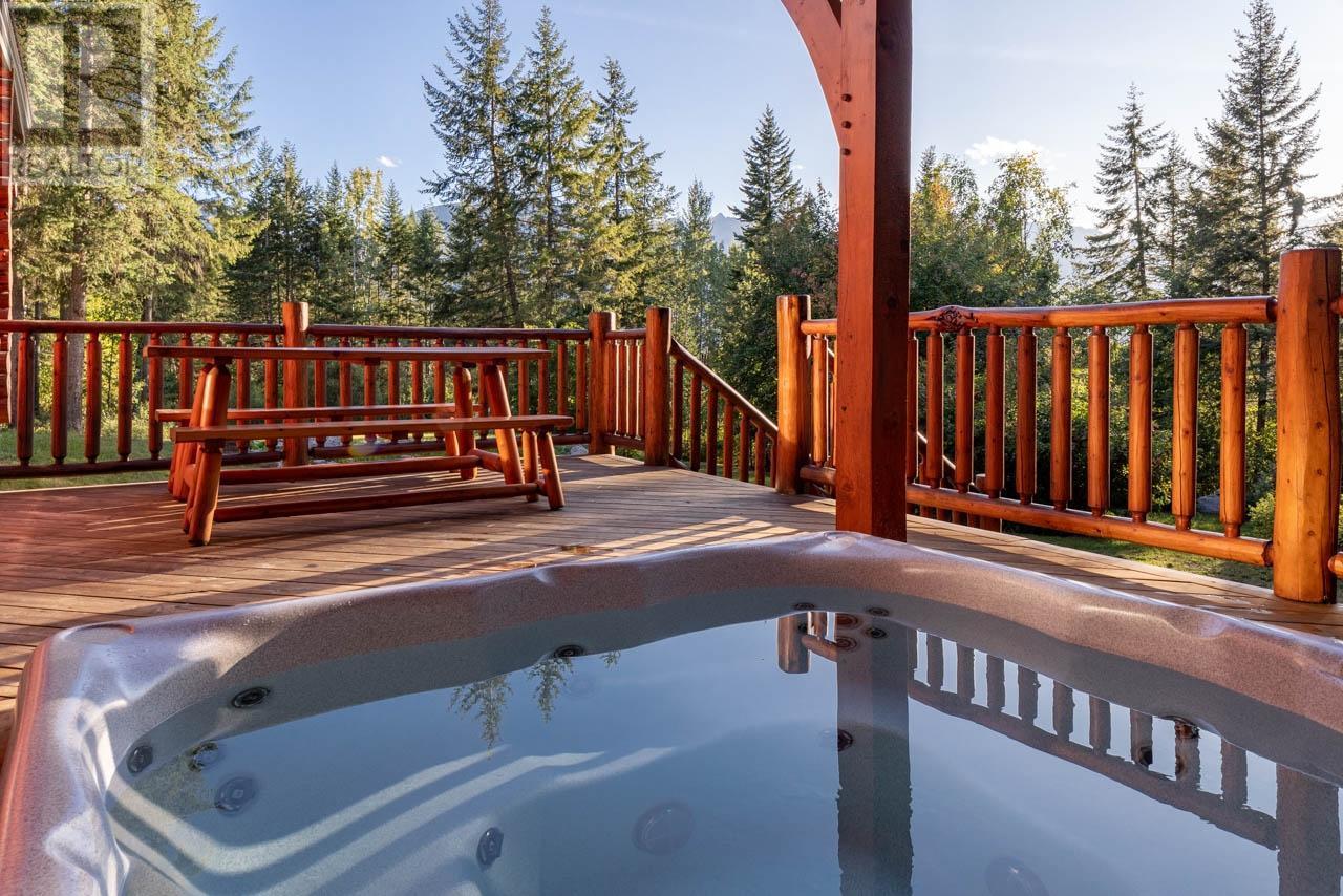 823 Crandall Road, Golden, British Columbia  V0A 1H2 - Photo 3 - 2476180