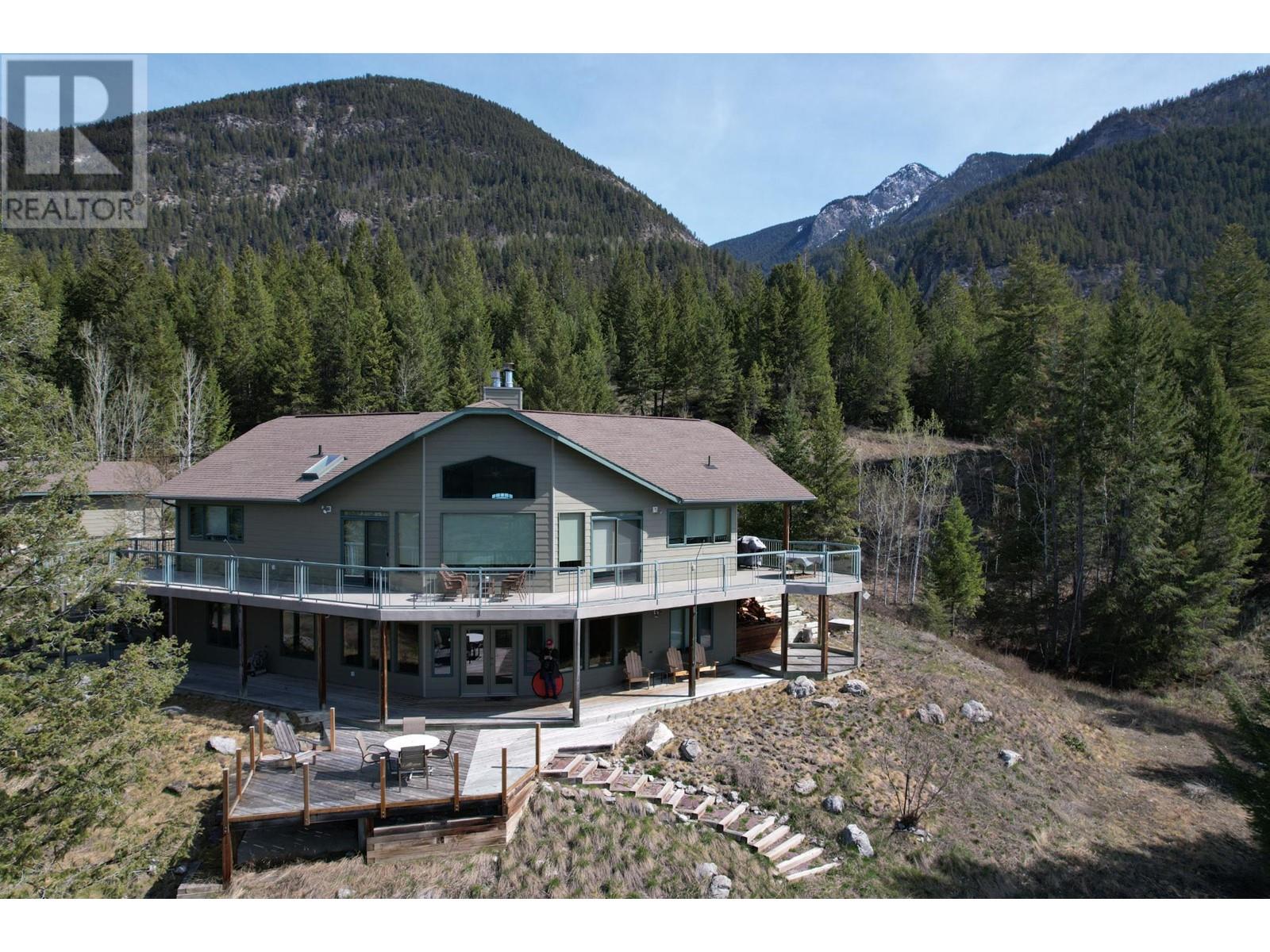 2360/2380 95 Highway, Spillimacheen, British Columbia  V0A 1P0 - Photo 2 - 2476294