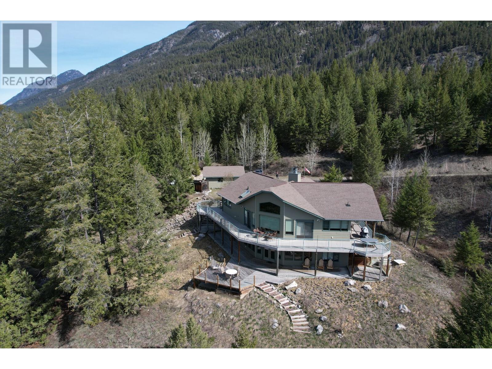 2360/2380 95 Highway, Spillimacheen, British Columbia  V0A 1P0 - Photo 3 - 2476294