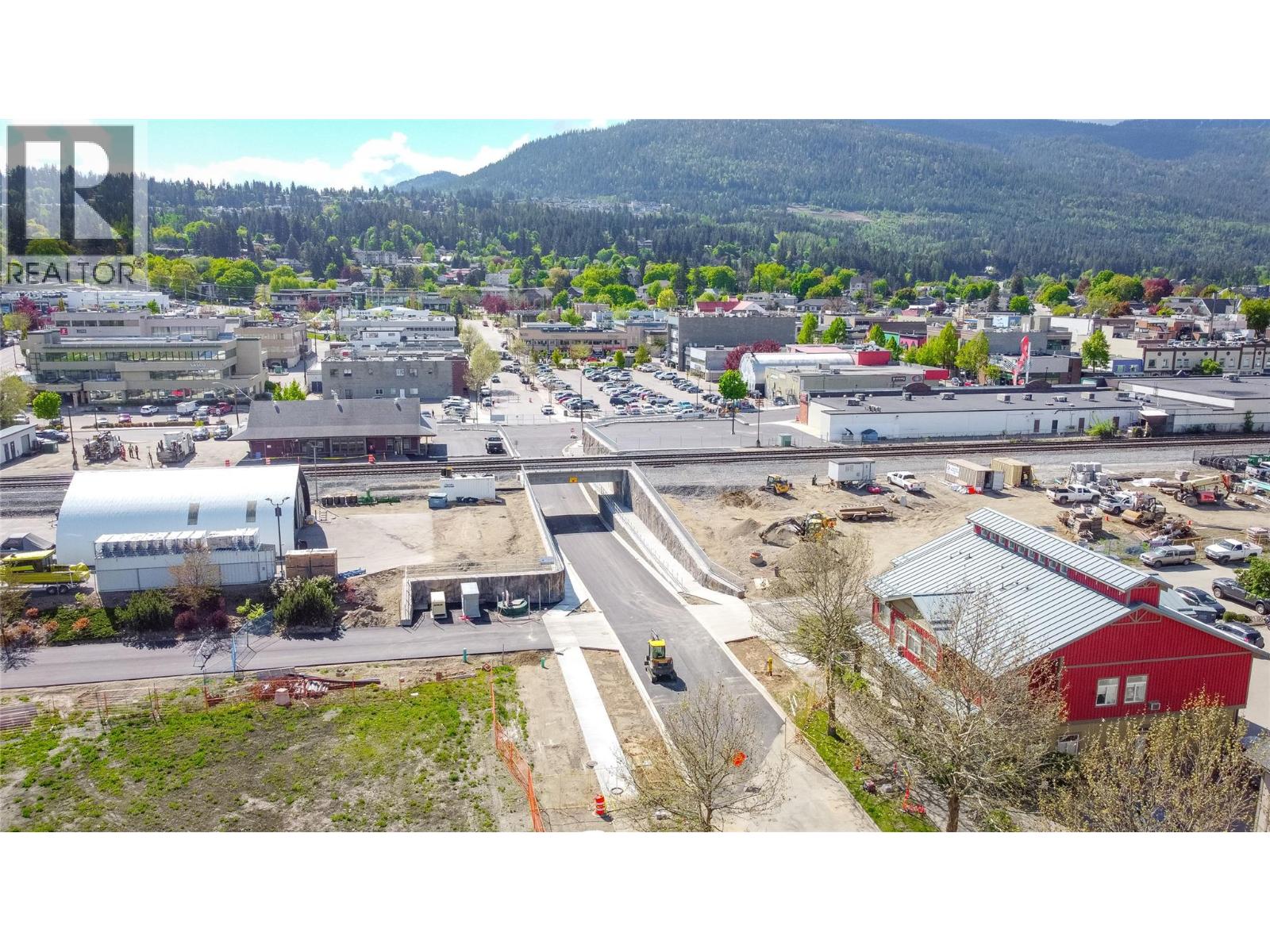 250 Harbourfront Drive Ne, Salmon Arm, British Columbia  V1E 0B3 - Photo 16 - 10314034