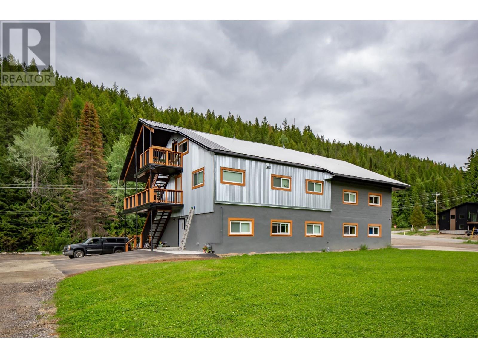 3915 Old Red Mountain Road, Rossland, British Columbia  V0G 1Y0 - Photo 8 - 2477215
