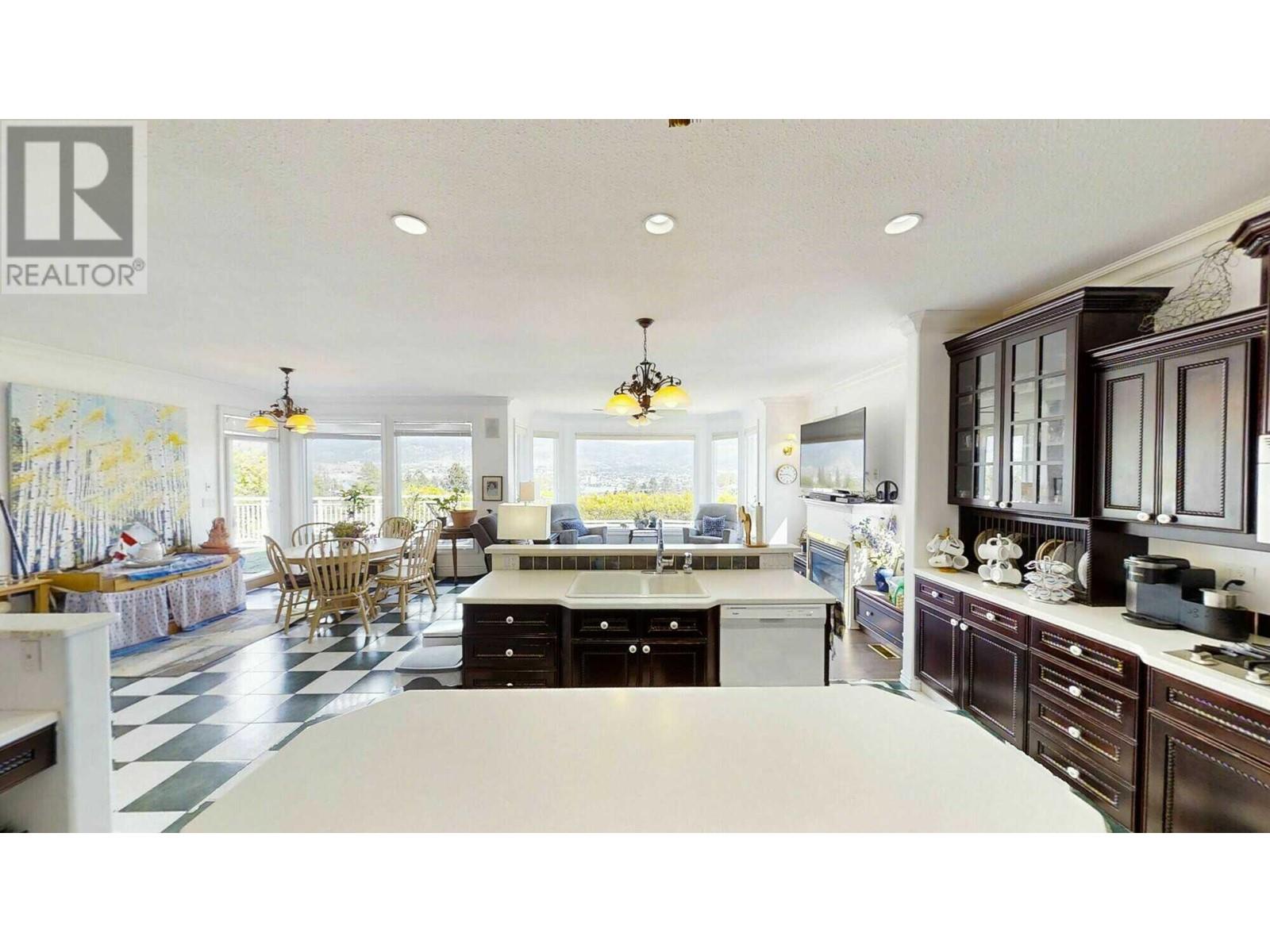 317 Hyslop Drive, Penticton, British Columbia  V2A 8Z9 - Photo 3 - 10318639