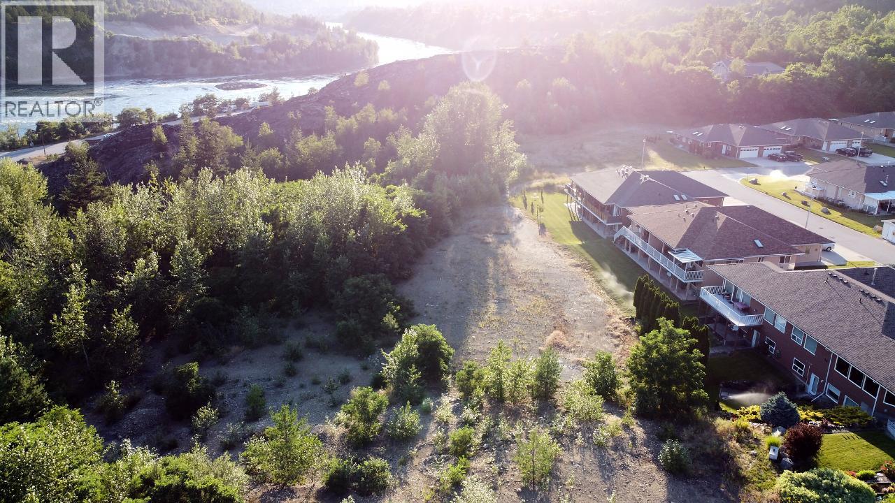 8000 Devito Drive, Trail, British Columbia  V1R 4W2 - Photo 3 - 2478165