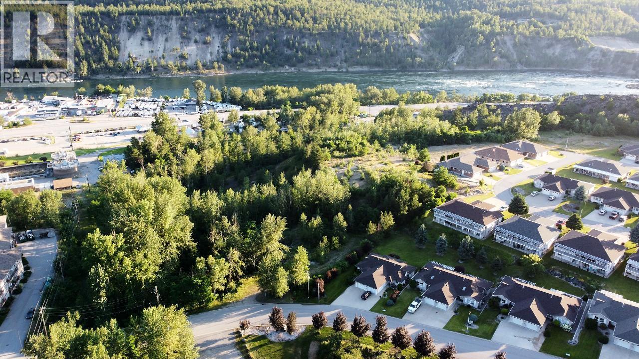 8000 Devito Drive, Trail, British Columbia  V1R 4W2 - Photo 5 - 2478165