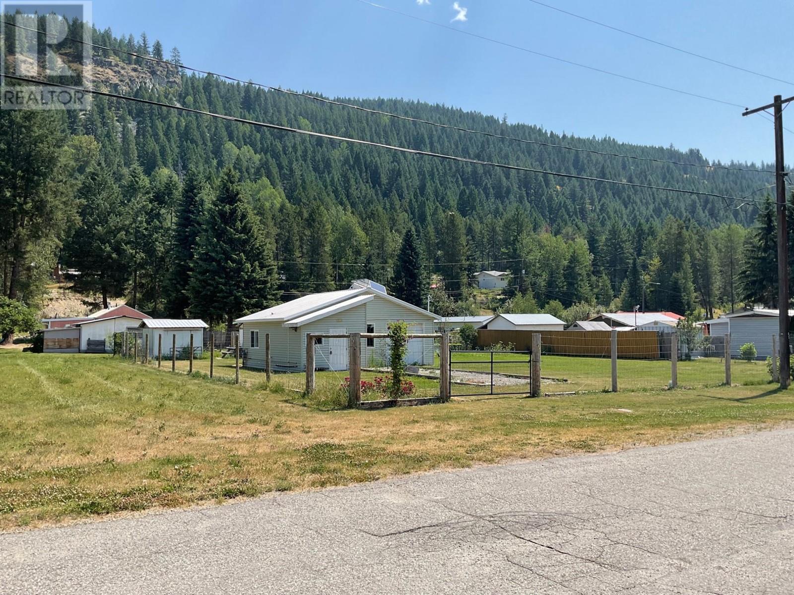 618 Kimberley Avenue N, Greenwood, British Columbia  V0H 1J0 - Photo 2 - 2478493