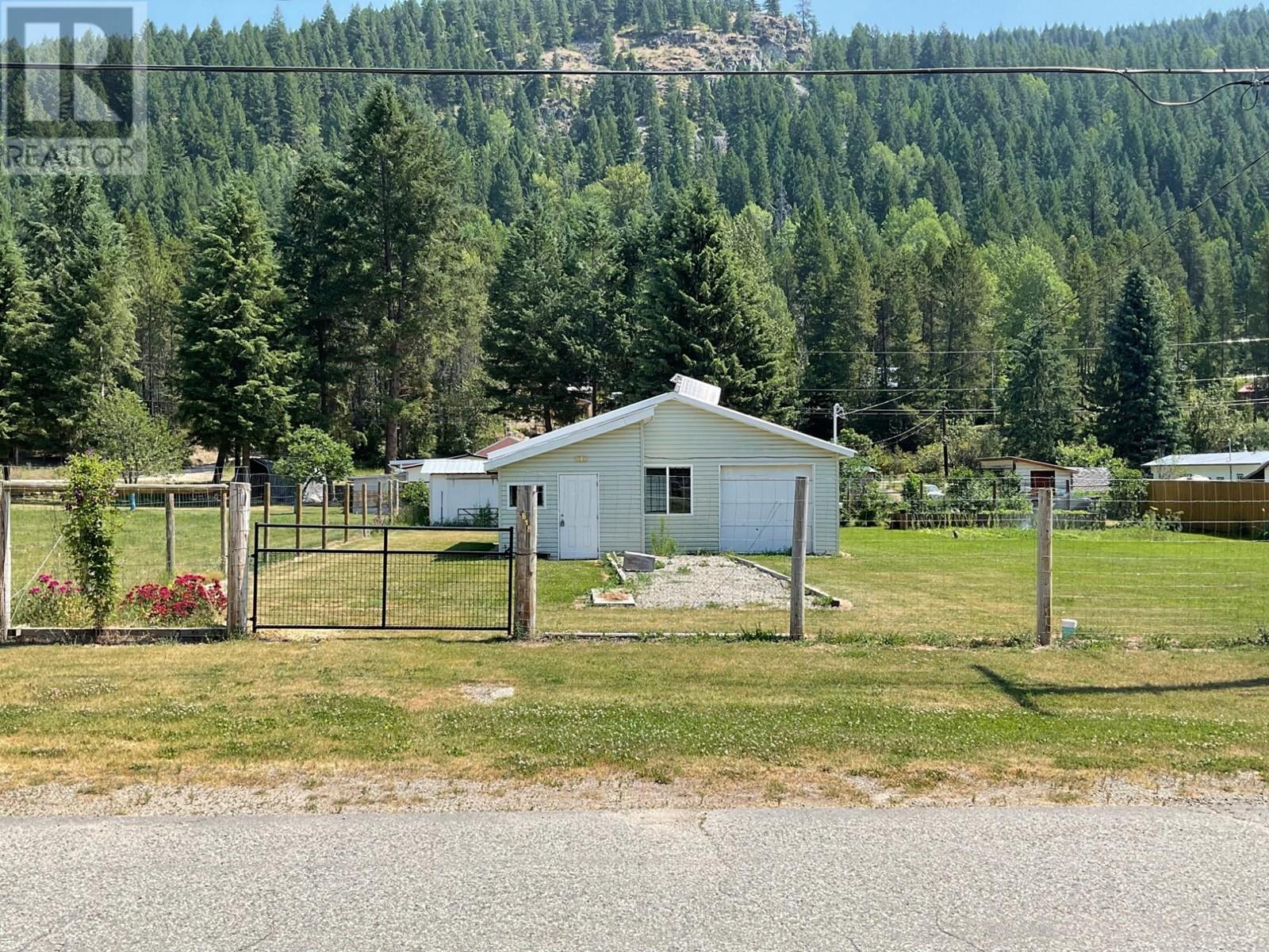 618 Kimberley Avenue N, Greenwood, British Columbia  V0H 1J0 - Photo 3 - 2478493