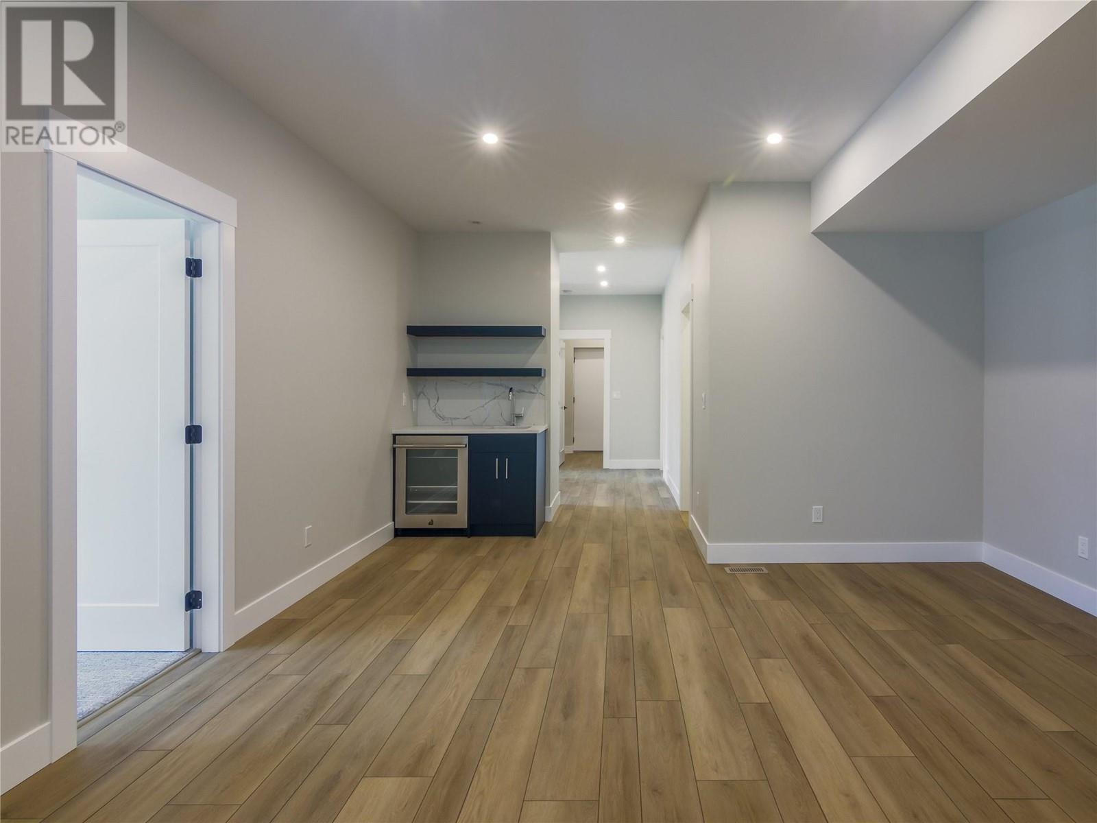 2752 Hawthorn Drive, Penticton, British Columbia  V2A 0C2 - Photo 10 - 10320700