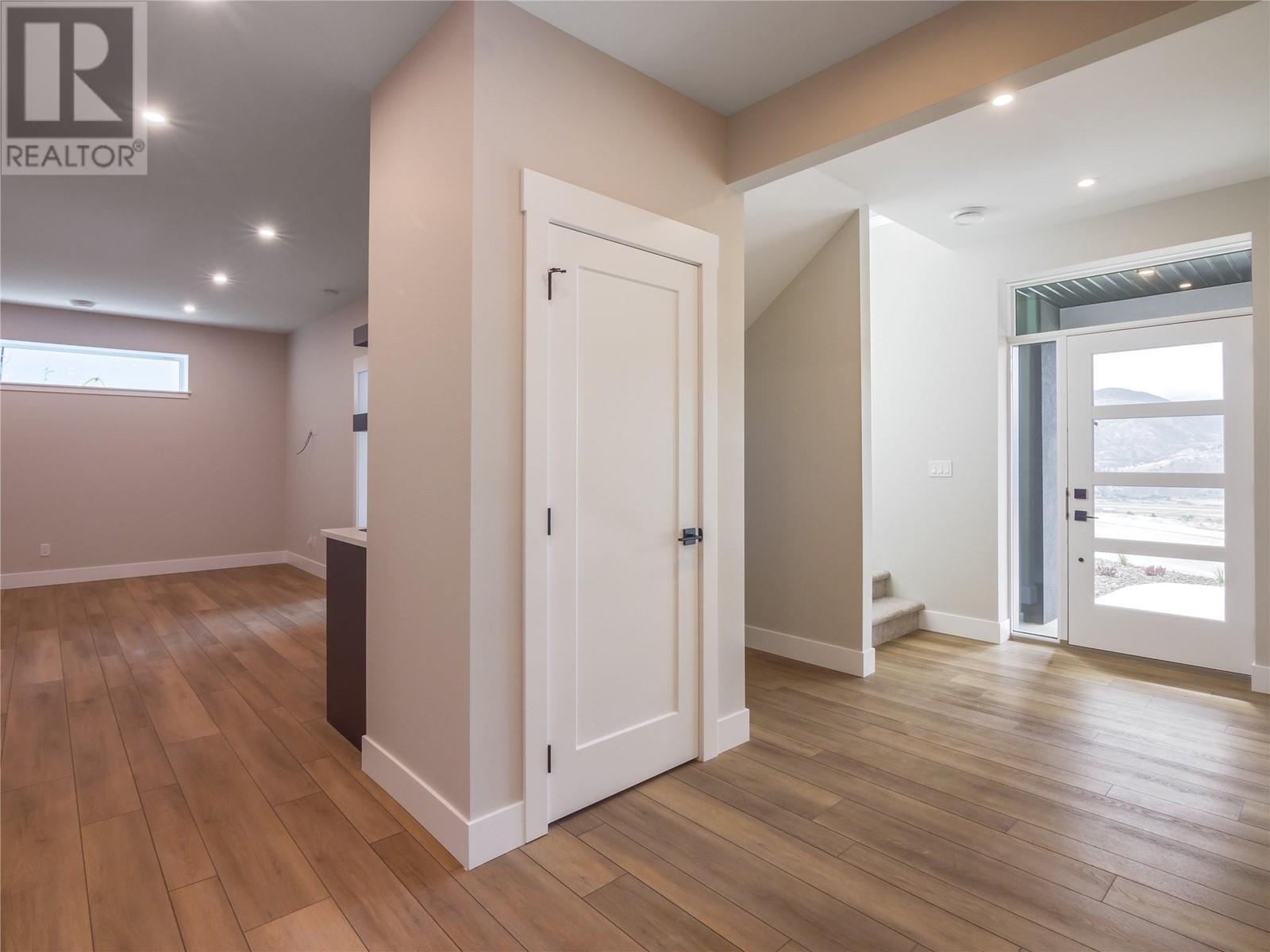 2752 Hawthorn Drive, Penticton, British Columbia  V2A 0C2 - Photo 3 - 10320700